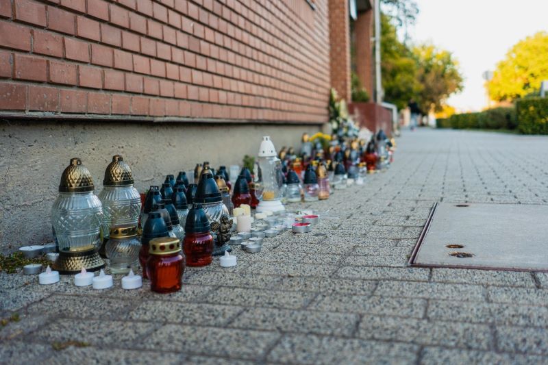 Szimbolikus jelzésű kartonfigura Miskolcon, tragédia Hódmezővásárhelyen, Debrecenben kormánypárti propaganda – vidéki lapszemle