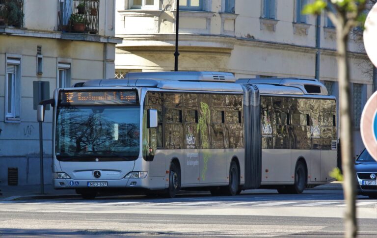 Lassan búcsúznak a tizenkét éves hibrid hajtású Mercedes buszok Kecskeméttől