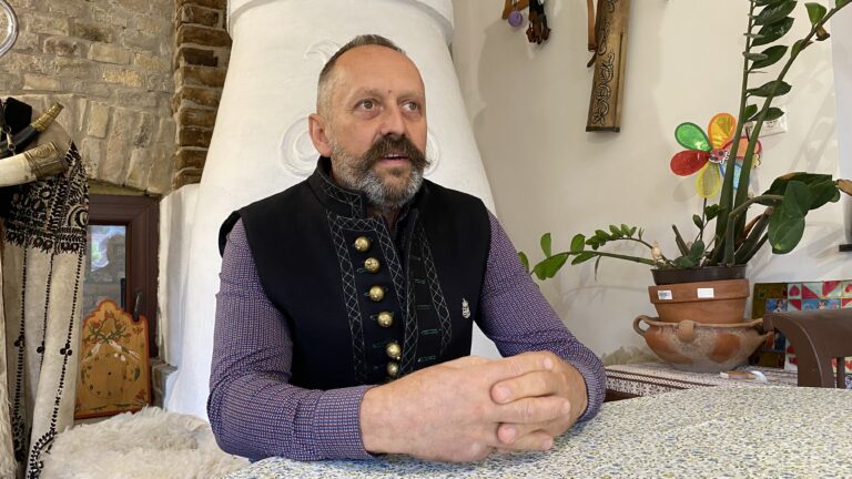 „Már most vasárnap véleményt nyilváníthatnak a NER-ről a félegyháziak” – nagyinterjú Kollár László polgármester-jelölttel