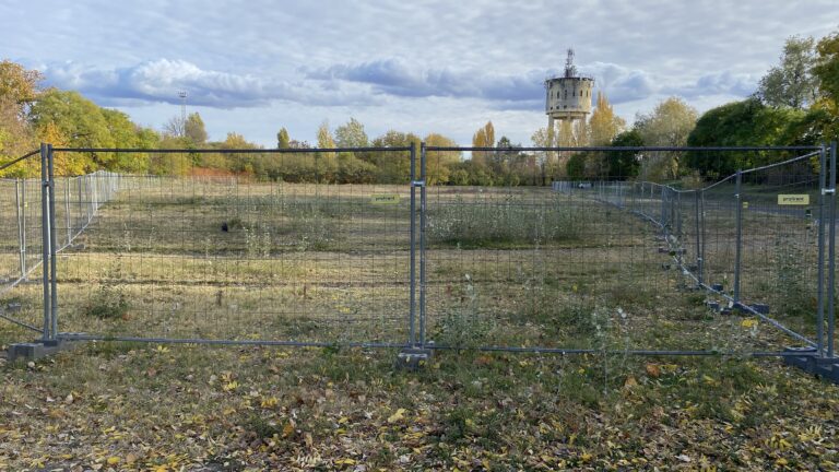 315 lakás, 673 parkoló és pláza épülhet a volt KTE-pályán – a kormányhivatal zöld utat adott