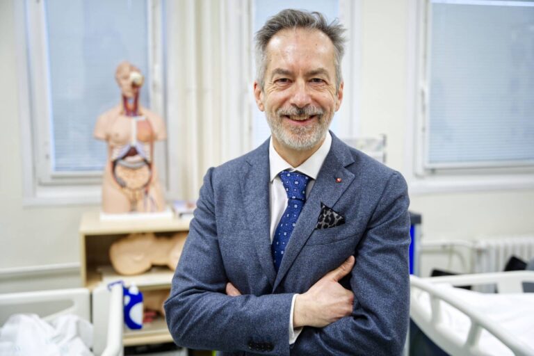 Dr. Óváry Csaba a stroke felismeréséről és kezeléséről tart előadást a TIT szabadegyetemén