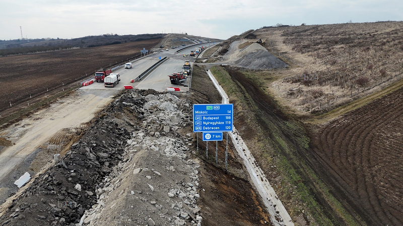 Lázár János már fenyegetésbe ment át az M30-as ügyében, de a minisztert a követői is kiosztják