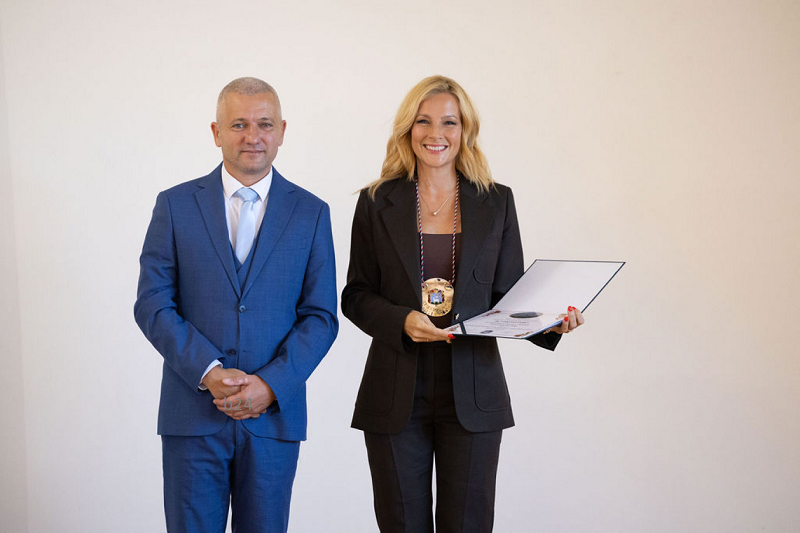 BAZ megye: amikor Várkonyi Andrea átvette díszpolgári címét, pont Bodrogkeresztúrra  repült egy magánhelikopter