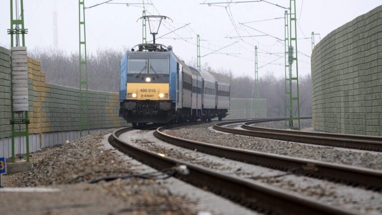 Csepreghy Nándor: Egyetlen önkormányzat sem kérte a vasút fejlesztését – vita az uniós forrásokról