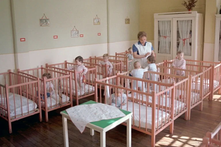 Pintér megoldása a kórházban hagyott babák kapcsán: újranyitják a csecsemőotthonokat