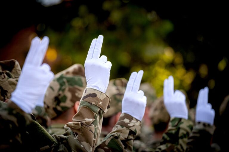 Komolyodik az ügy: egy gyanúsítottat le is tartóztattak a hatból a tartalékos katonákkal kapcsolatos nyomozásban