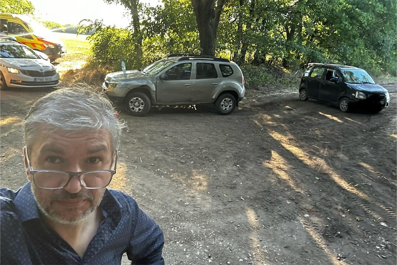 Hadházy és a biztonsági őr botránya: megszüntették az eljárást, a vagyonőr csak “véletlenül ment neki” a politikus autójának