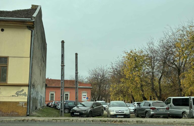 Tíz év után leszedték a Nagykőrösi utca sarkán lévő „zsidós” táblát