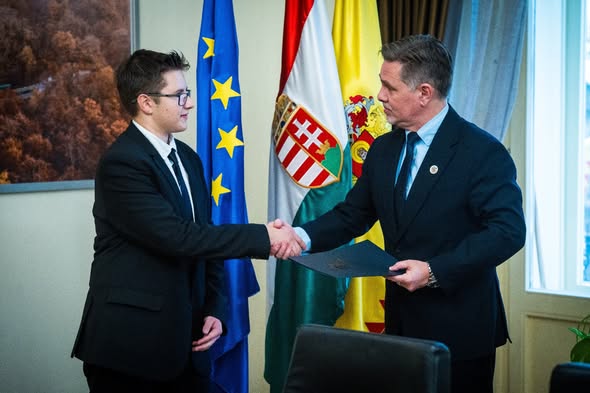 Átadták a város kulcsát az új miskolci diákpolgármesternek
