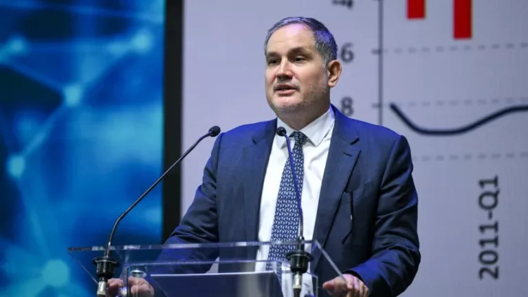 Nagy Márton megint mellé lőtt: megemeli a kormány a költségvetési hiányt és a bankadót