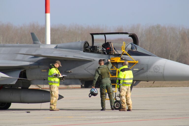 Láthatatlanul, lövés nélkül bénította meg a NATO az orosz vadászgépeket – de miért nem voltak ott a magyar Gripenek?