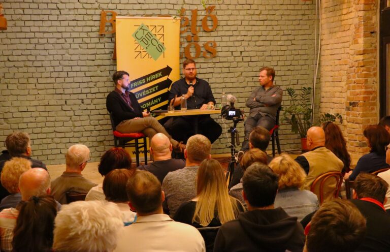 A Fidesz foglyul ejtette az államot, és hülyeségekre használja – Pogátsa Zoltán volt a KecsUP Est vendége – galériával