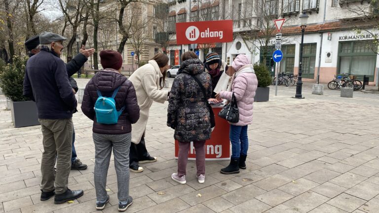 Kecskemétiek is csatlakoztak az aHang propagandaellenes akciójához, valós közmédiát követelve