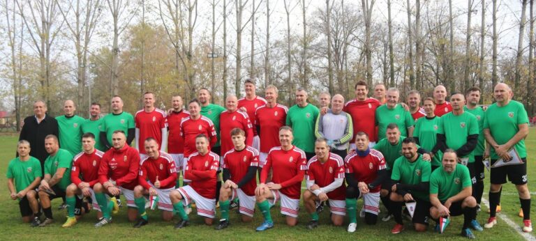 Politikusok rúgtak a labdát a cserkeszőlői barátságos mérkőzésen (galériával)