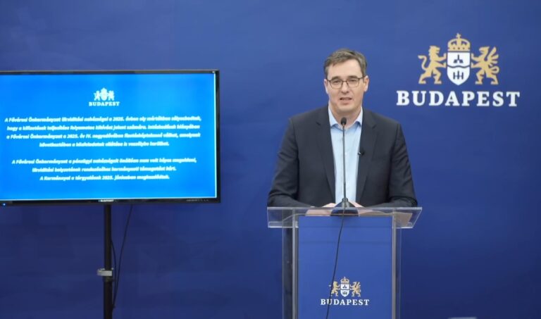 Buszgarázsban tartja rendkívüli ülését a Fővárosi Közgyűlés, miután újabb 6,2 milliárd forintot emeltek le Budapest számlájáról