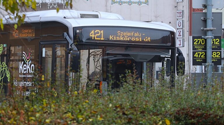 Két ellenzéki képviselő is indítványozza, hogy állítsák vissza a buszok régi számozását