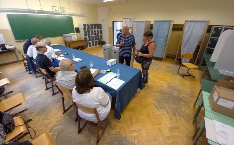 Szavazatszámlálókat toboroznak a 2026-os választásra – Ön is jelentkezhet