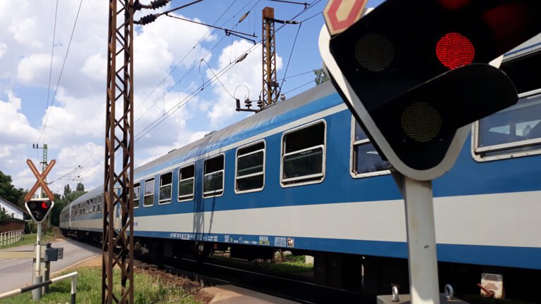 Körbe lehet utazni Magyarországot 24 óra alatt tömegközlekedéssel?