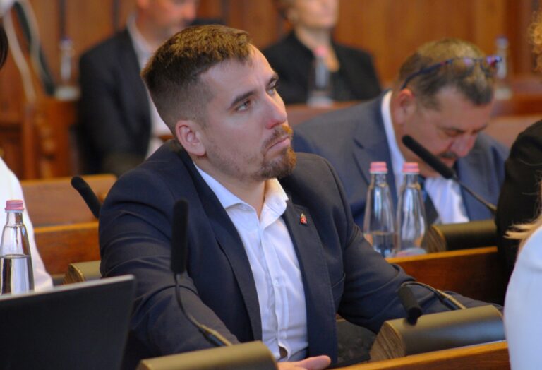 Kérjenek bocsánatot vagy mondjanak le! – üzeni Gyuris Dávid a Szőlő utcai eseményeket letagadó helyi képviselőknek