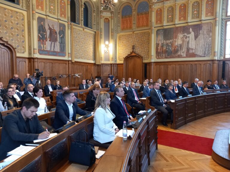 Hitelkényszer és szolidaritási adó: éles vita után döntöttek Kecskemét 2026-os költségvetéséről