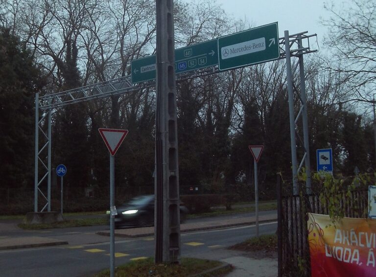 Gyalogos átkelő nem, fény viszont lesz Kecskemét egyik fontos csomópontjában