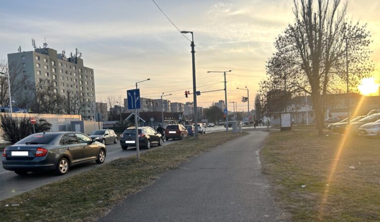 Nincs rá pénz – közölte Lázár János a Csíksomlyói utcai kanyarodósáv ügyében