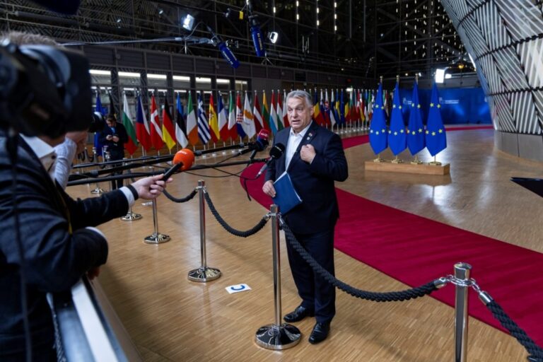 A jogállamisági viták miatt akár 16 milliárd eurónyi védelmi hiteltől eshet el Magyarország