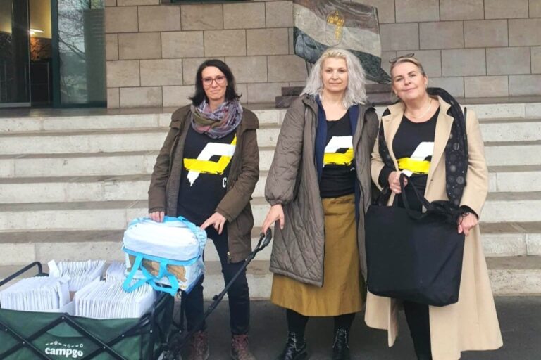 EgyszerGYEREk: a gyerekek védelmét és az asszisztensek megbecsülését követelik