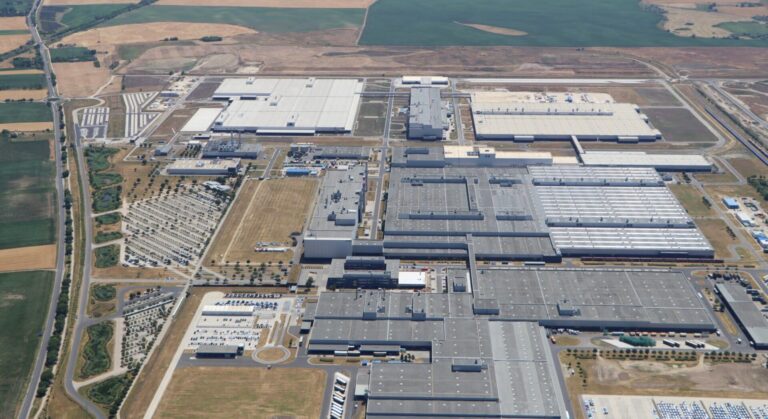 Átmenetileg egy műszakos termelésre áll át a kecskeméti Mercedes-gyár 2026 első negyedében