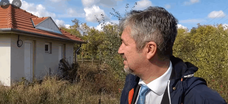 Uniós pénzek nyomában jár Hadházy Ákos Tiszaugon