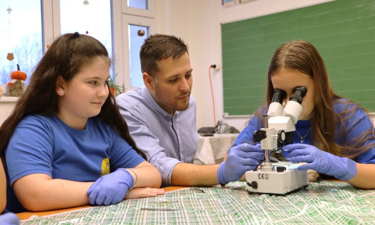 Kunadacs biológiatanára is elnyerte a Richter alapítvány fiatal pedagógusoknak felajánlott díját