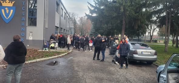 Ételosztás helyett csupán megaláztatás várta a sátoraljaújhelyi rászorulókat