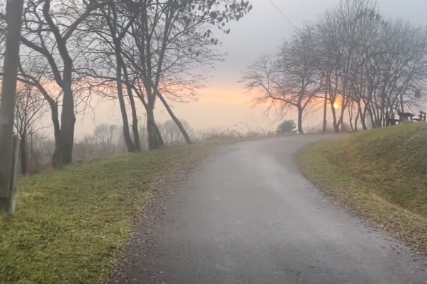 Hadházy Ákos Borsodban járt Lázár János fiának parasztházánál (videóval)
