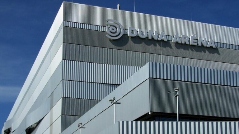 A korábbi vizes vb-re épített 50 milliárdos aréna helyett máshol rendezik meg a 2027-es vizes vb-t