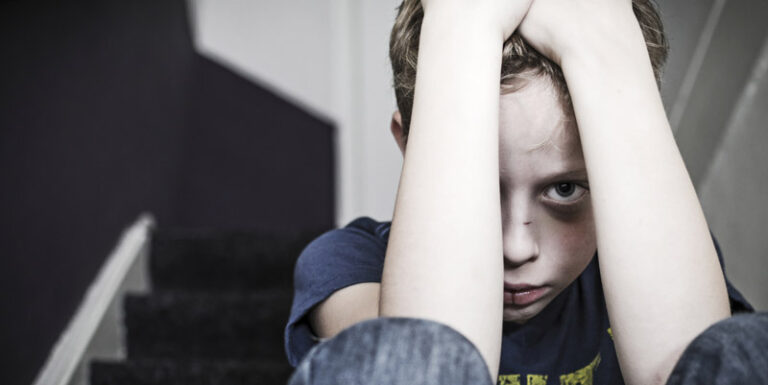 A kormány az áldozathibáztatás-kártyát húzta a gyermekvédelmi kudarcra (vélemény)