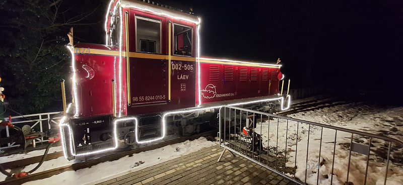 Láttuk már? Így tér nyugovóra egy munkás napot követően a lillafüredi adventi kisvonat (videó)
