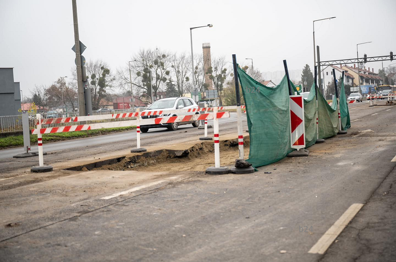 Csöbör Katalin megígérte, hogy hamarosan visszaadják a forgalomnak a 3-as főút lezárt sávjait