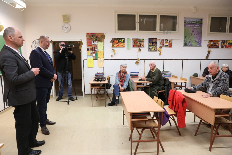 Nagy érdeklődés mellett tartottak lakossági fogadóórát és gyűjtöttek háborúellenes aláírásokat a fideszesek Miskolcon