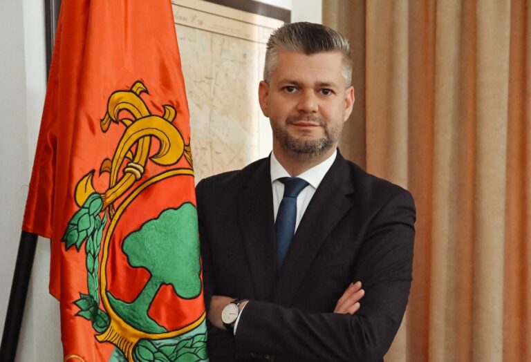 Nagykőrös polgármestere kifakadt a közgyűlésen a város intézetis botránya kapcsán