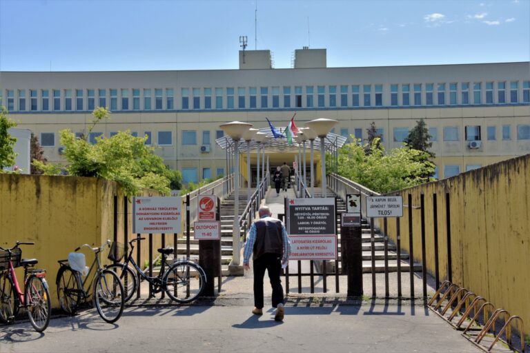 A betegek 48 órával az időpontjuk előtt SMS-ben vagy e-mailben értesítést kapnak ezután