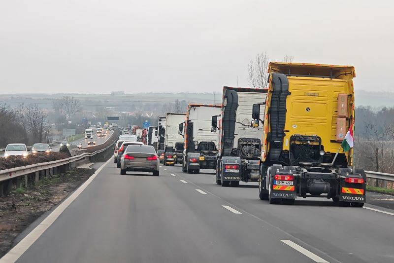 Készülőben a fuvarozók “gigatüntetése” – ilyen MOST a helyzet az M3-ason