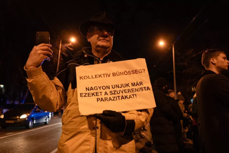 A Beneš-dekrétumok ellen tüntettek a budapesti szlovák nagykövetség előtt 