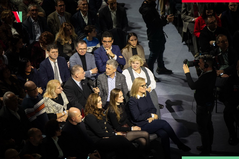 Kik kérdezhettek valójában Orbán Viktortól a miskolci DPK gyűlésen?