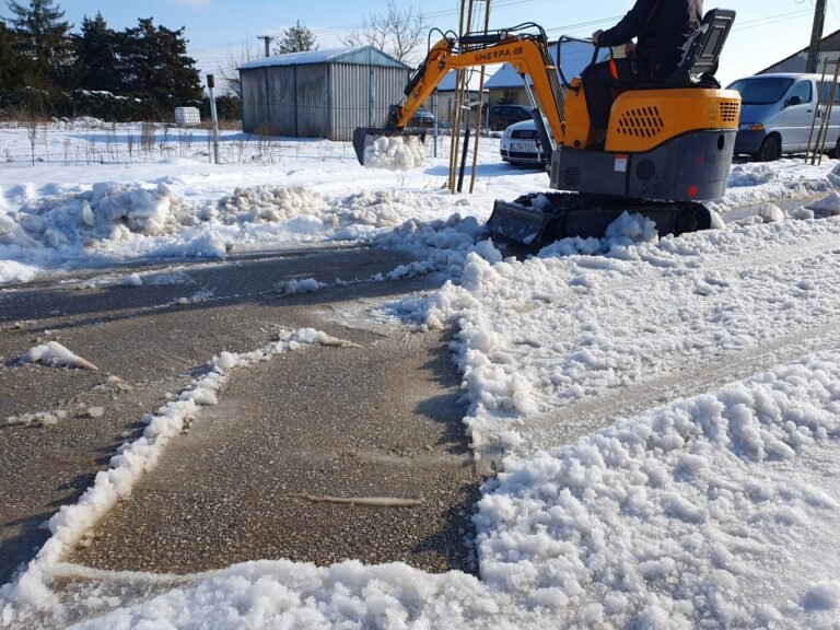 Kadafalván megelégelték a lakók, vannak, akik kisgépekkel takarítják a járhatatlan utcákat