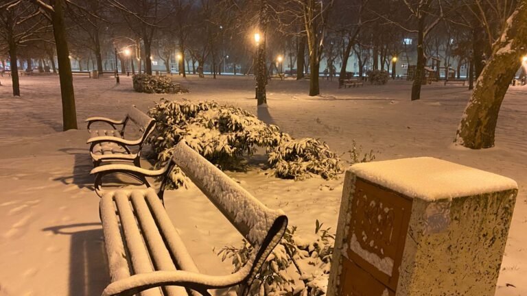 A hideg és a hó miatt életbe lépett a vörös kód