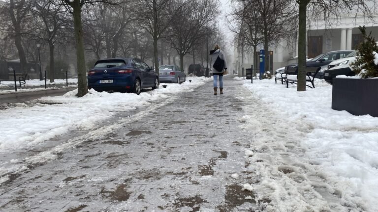 Jégpáncél borítja Kecskemétet – közlekedjenek nagyon óvatosan (galériával)