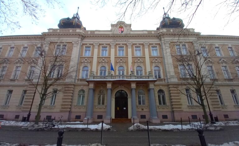 Nem jöttek el az egyetemi alapítvány képviselői az NJEA ellen indított perre