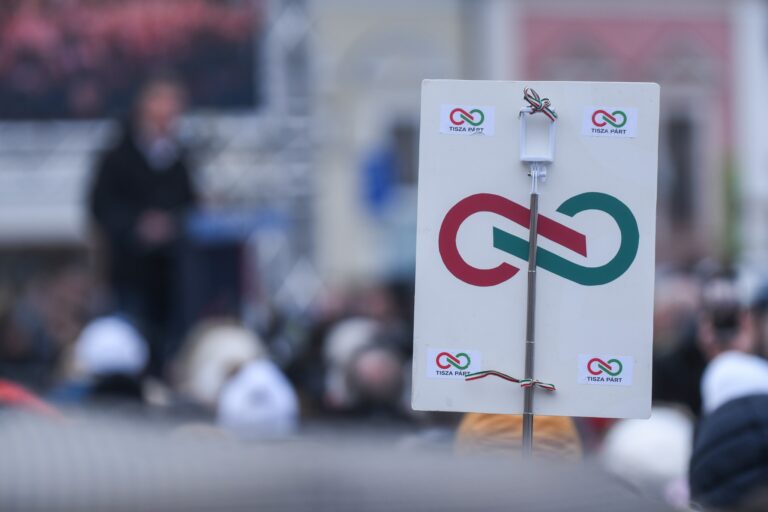 Kizárták a Tisza Pártból a nagykőrösi jelölt mögül kihátráló szigeteket