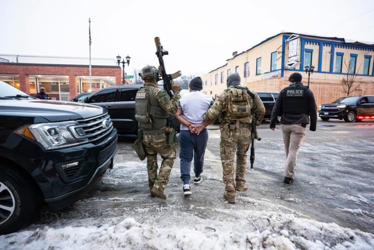 Intenzív osztályon dolgozó ápolót lőttek le szövetségi ügynökök Minneapolisban