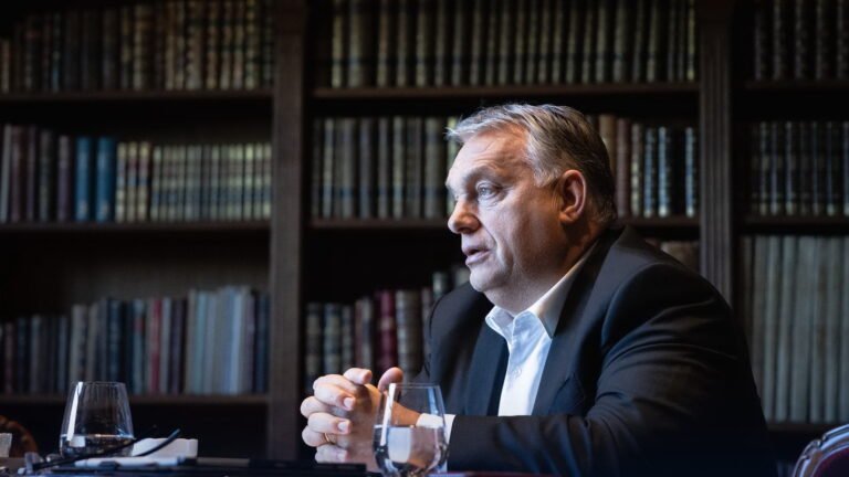 Bűnözőknek nevezte Orbán Viktor a Lázár ellen demonstráló cigányokat